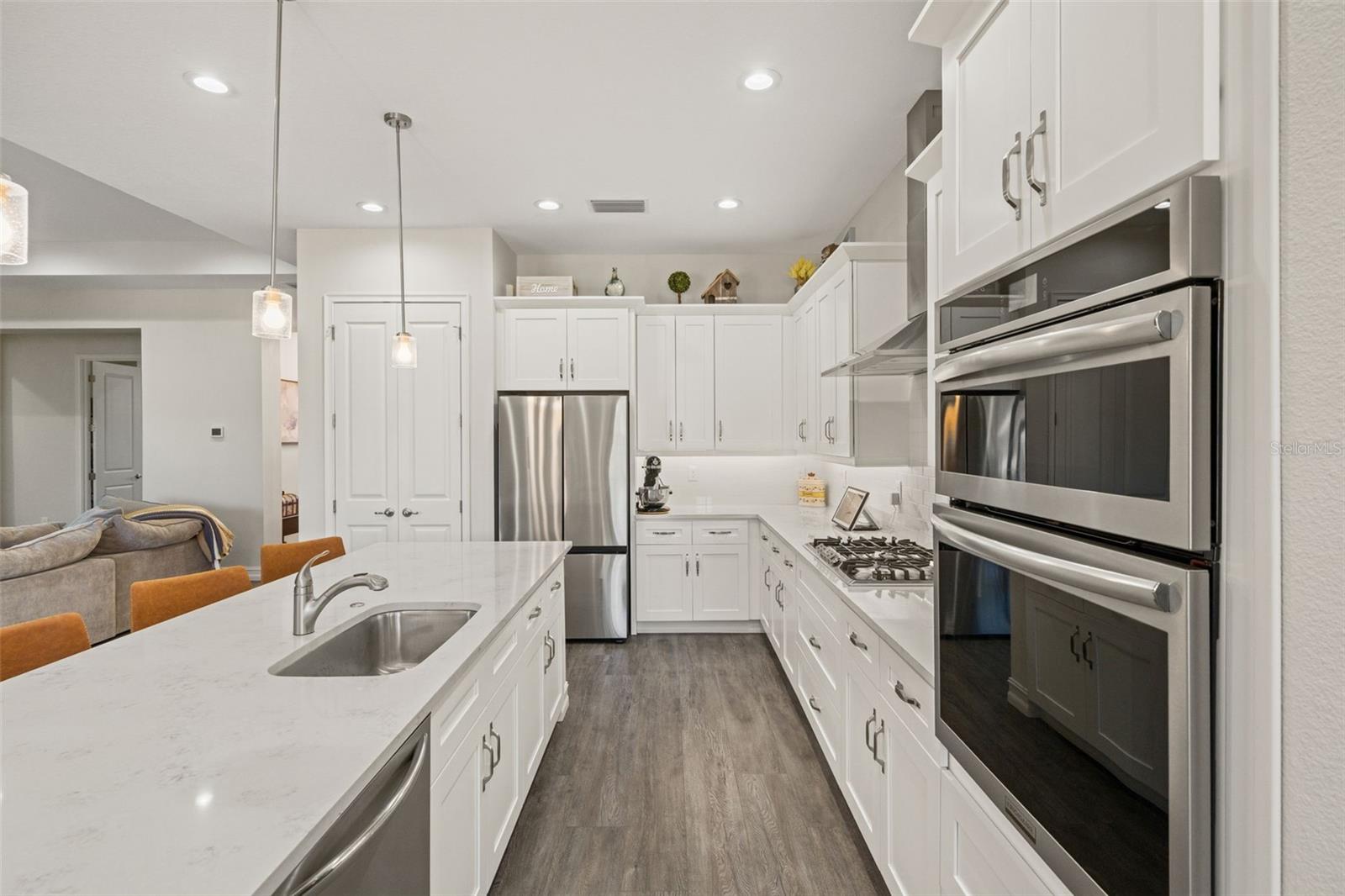 4698 HICKORY OAK DR