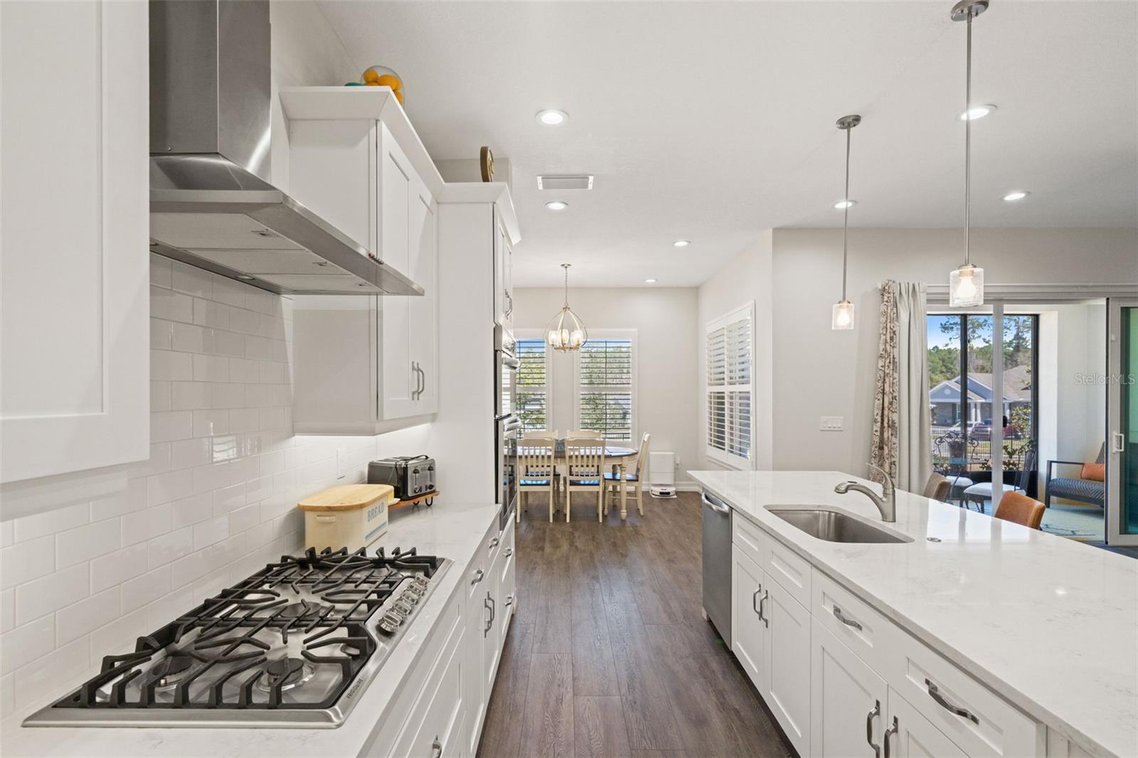 4698 HICKORY OAK DR
