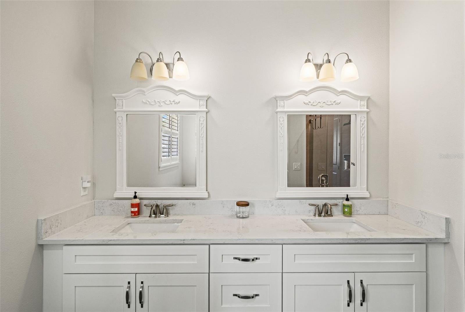 4698 HICKORY OAK DR