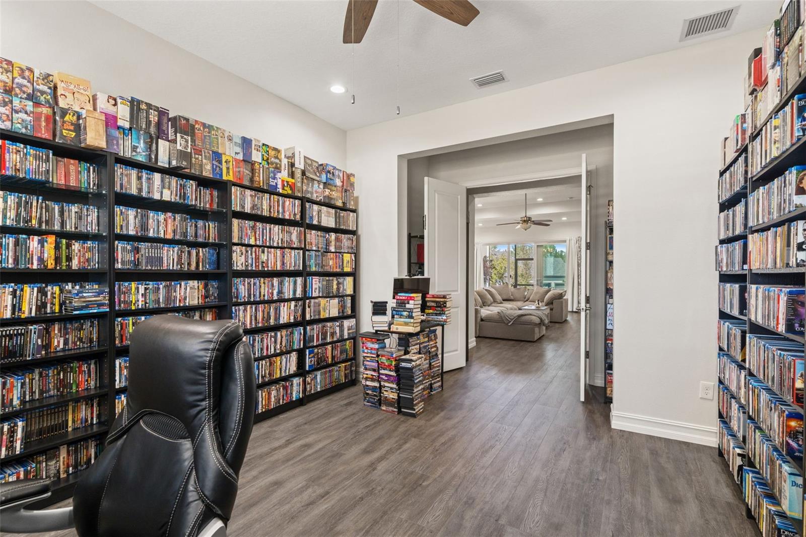 4698 HICKORY OAK DR