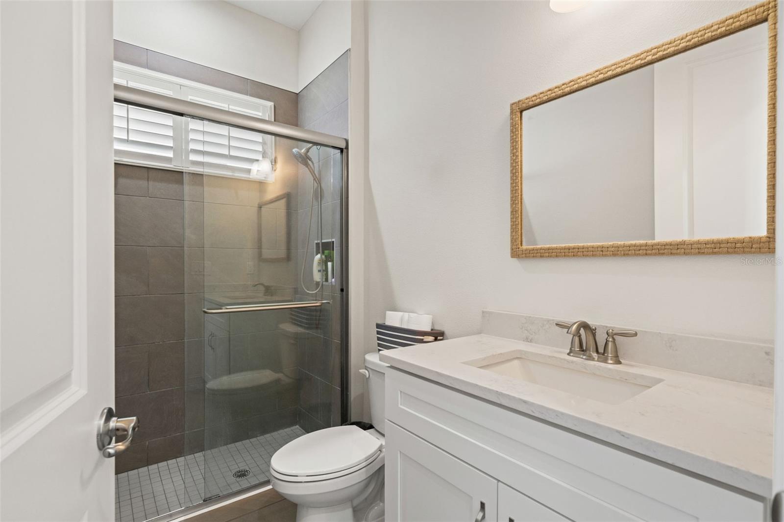 4698 HICKORY OAK DR