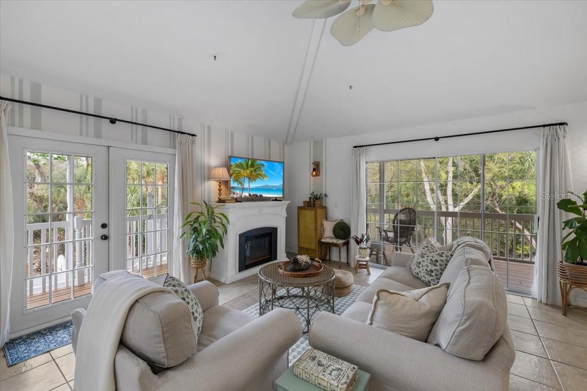 6093 AVENUE OF THE PALMS