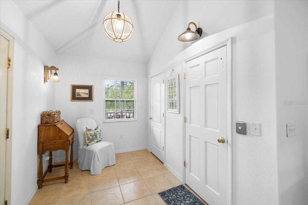 6093 AVENUE OF THE PALMS