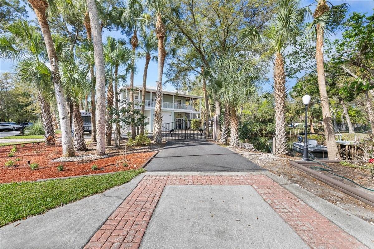 6093 AVENUE OF THE PALMS