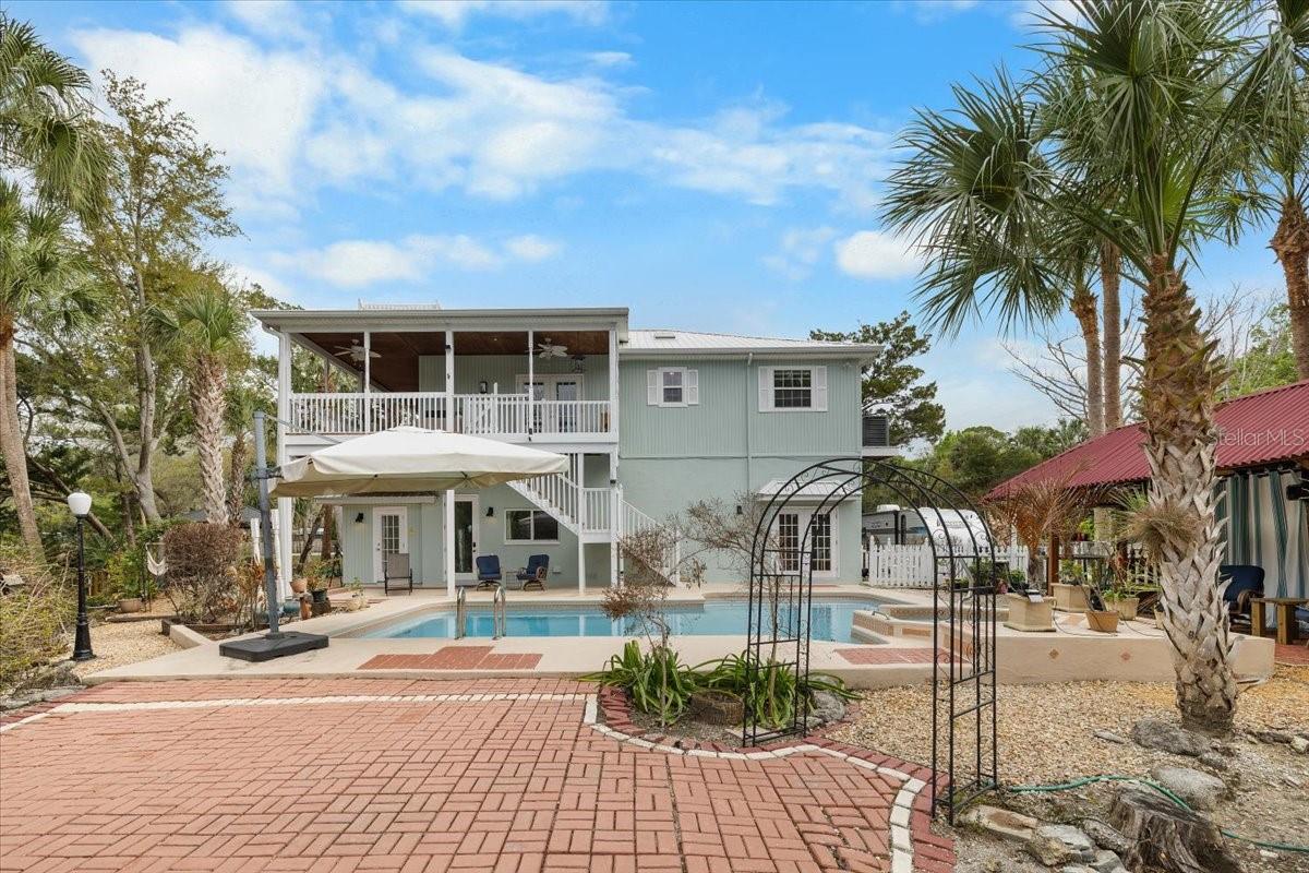 6093 AVENUE OF THE PALMS