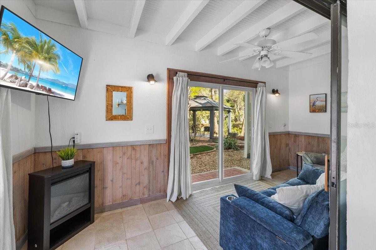 6093 AVENUE OF THE PALMS