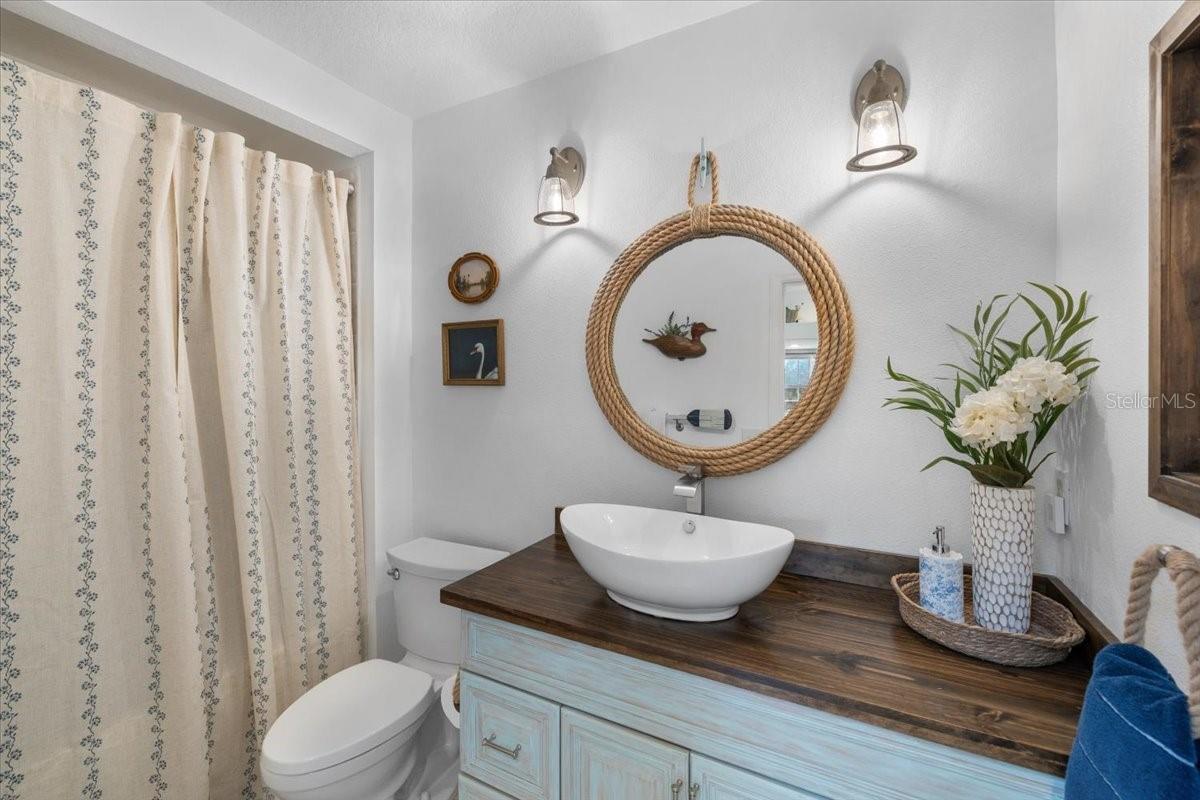 6093 AVENUE OF THE PALMS