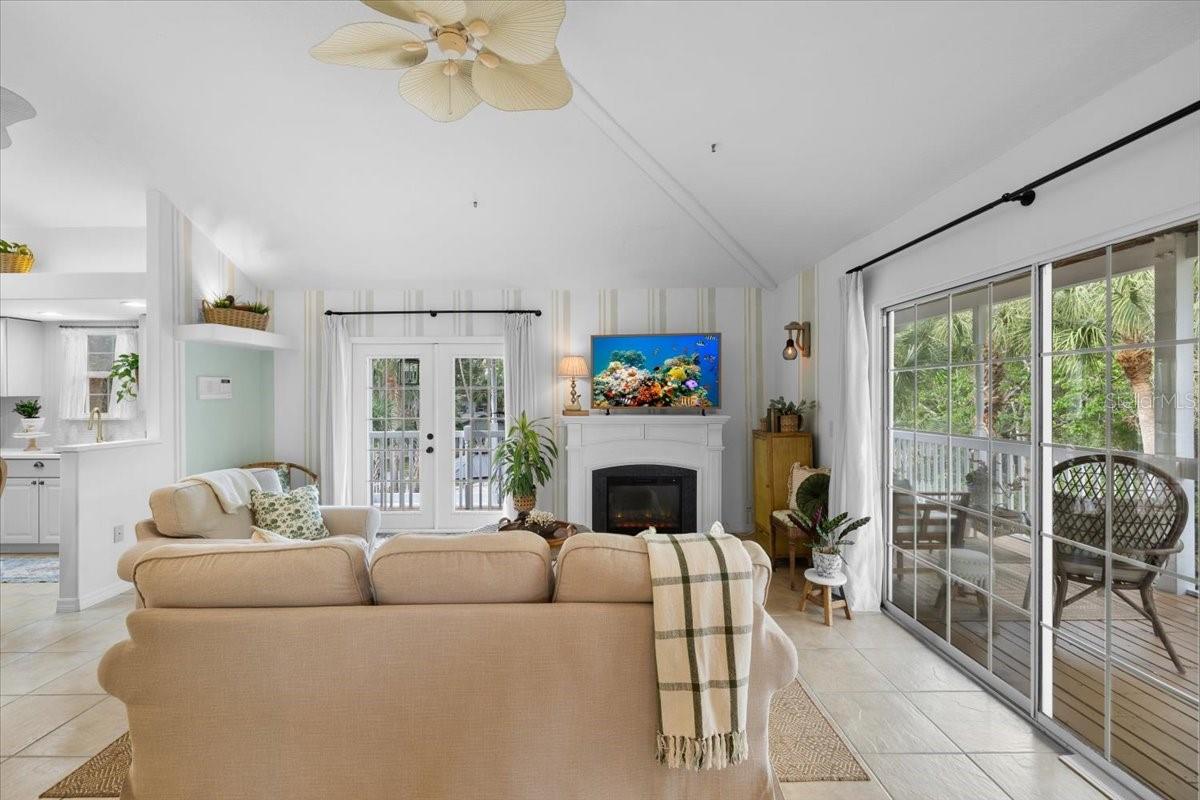 6093 AVENUE OF THE PALMS