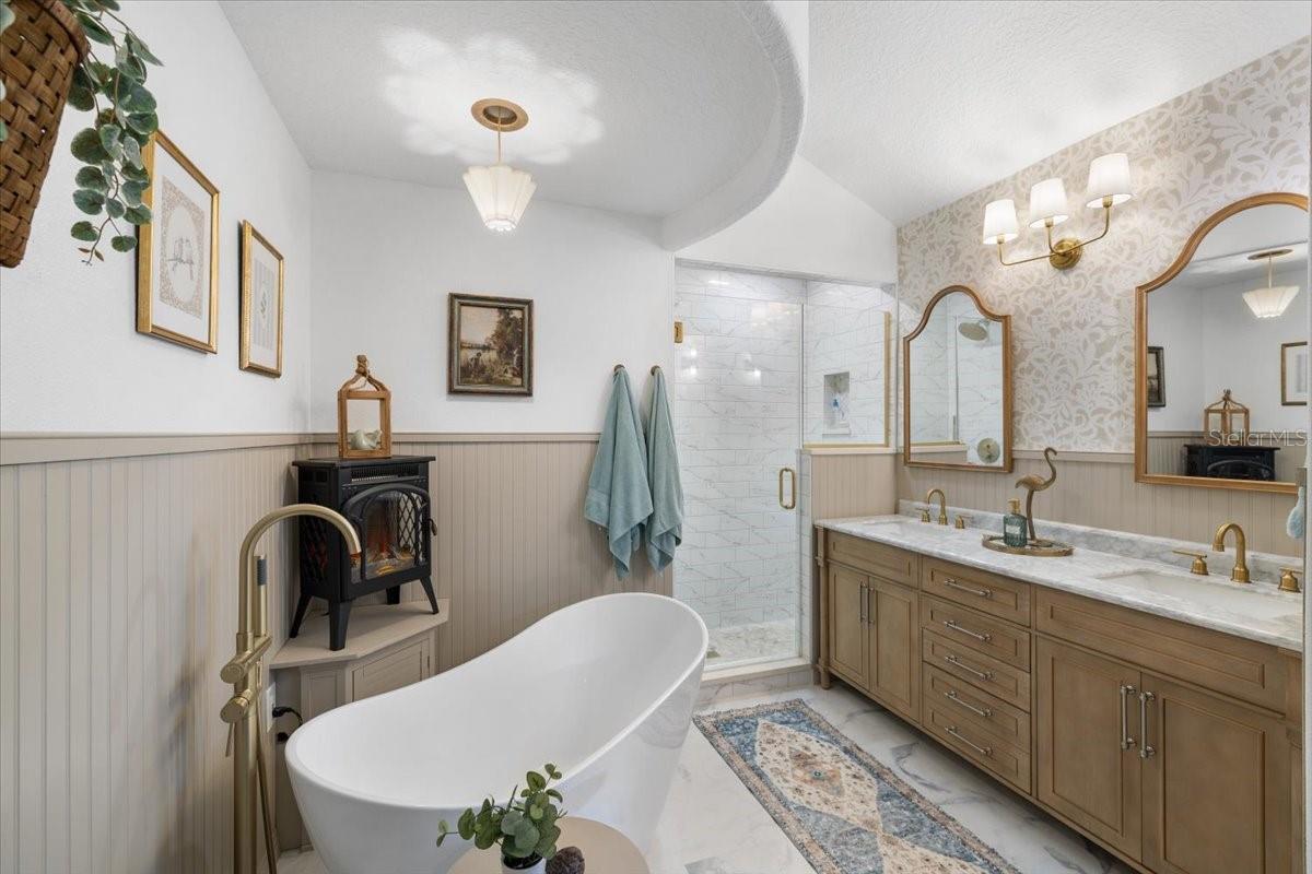 6093 AVENUE OF THE PALMS