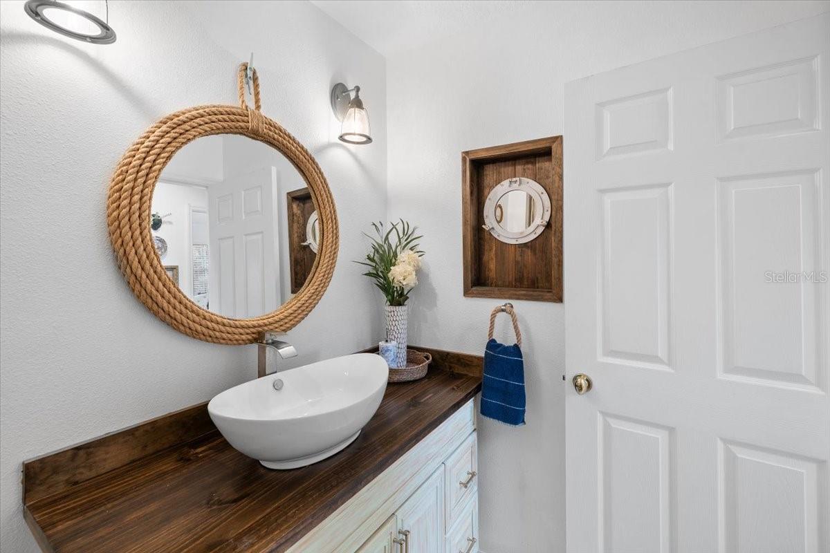 6093 AVENUE OF THE PALMS