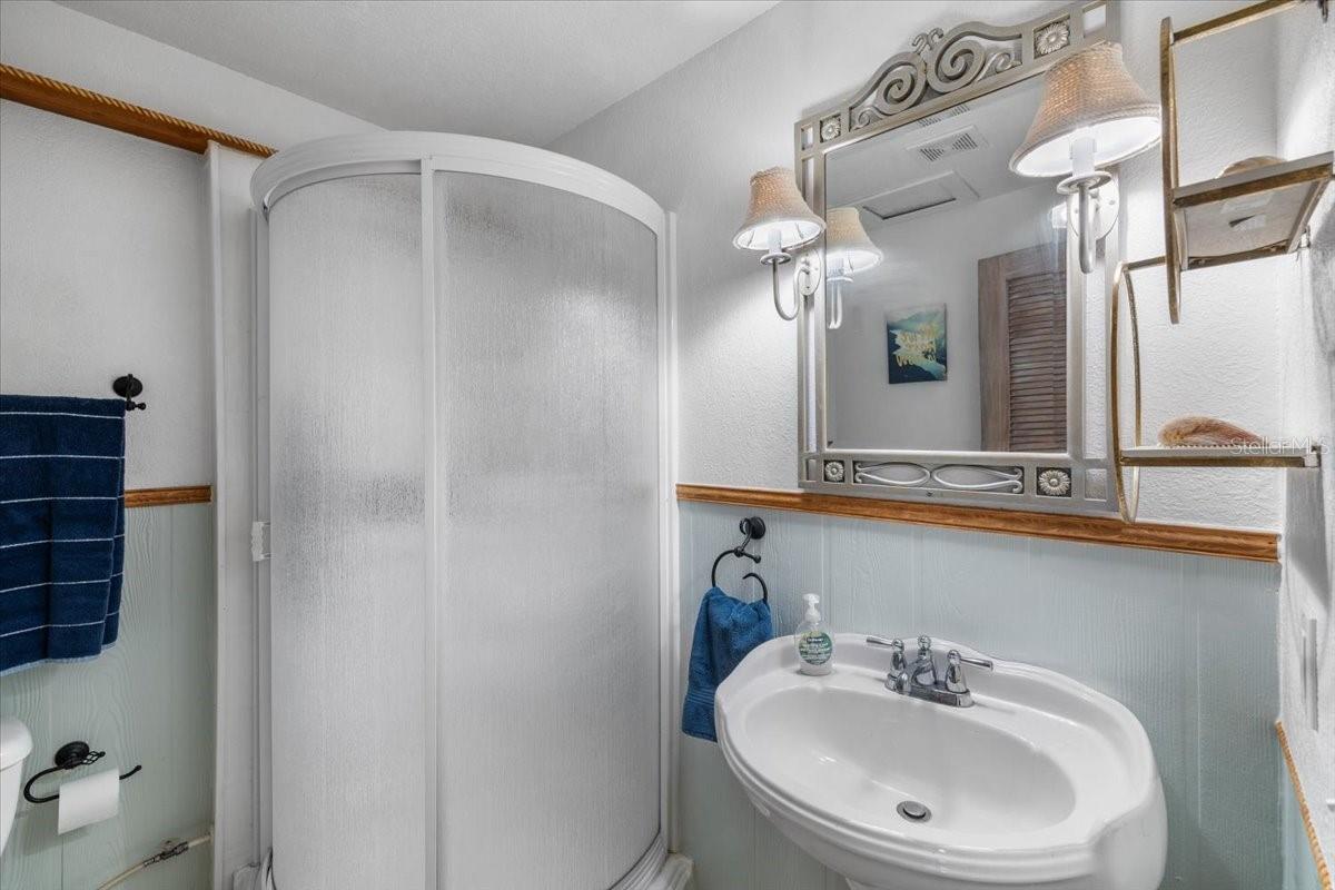 6093 AVENUE OF THE PALMS