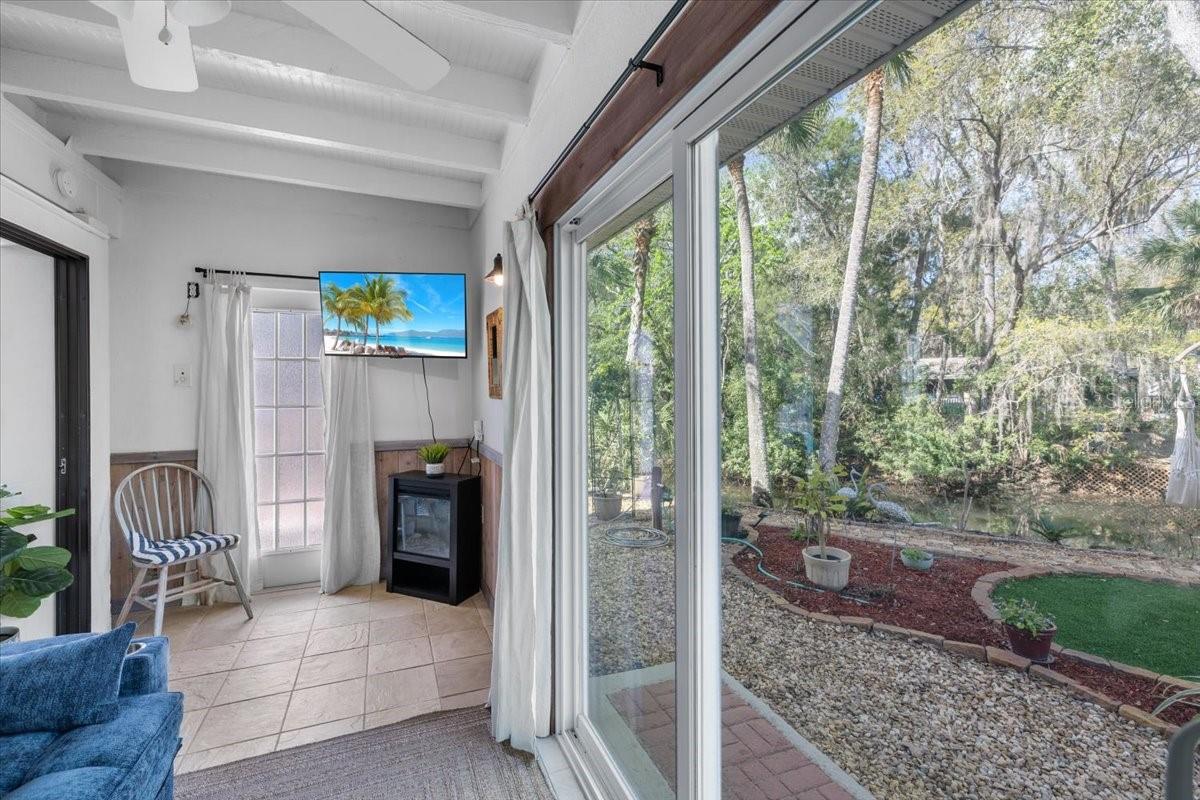 6093 AVENUE OF THE PALMS