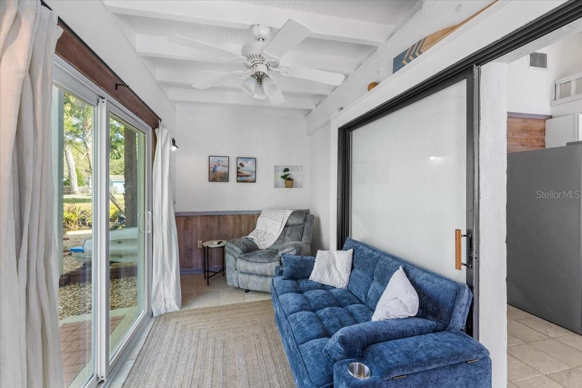 6093 AVENUE OF THE PALMS