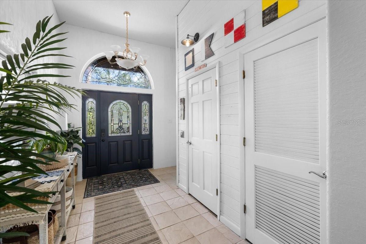 6093 AVENUE OF THE PALMS