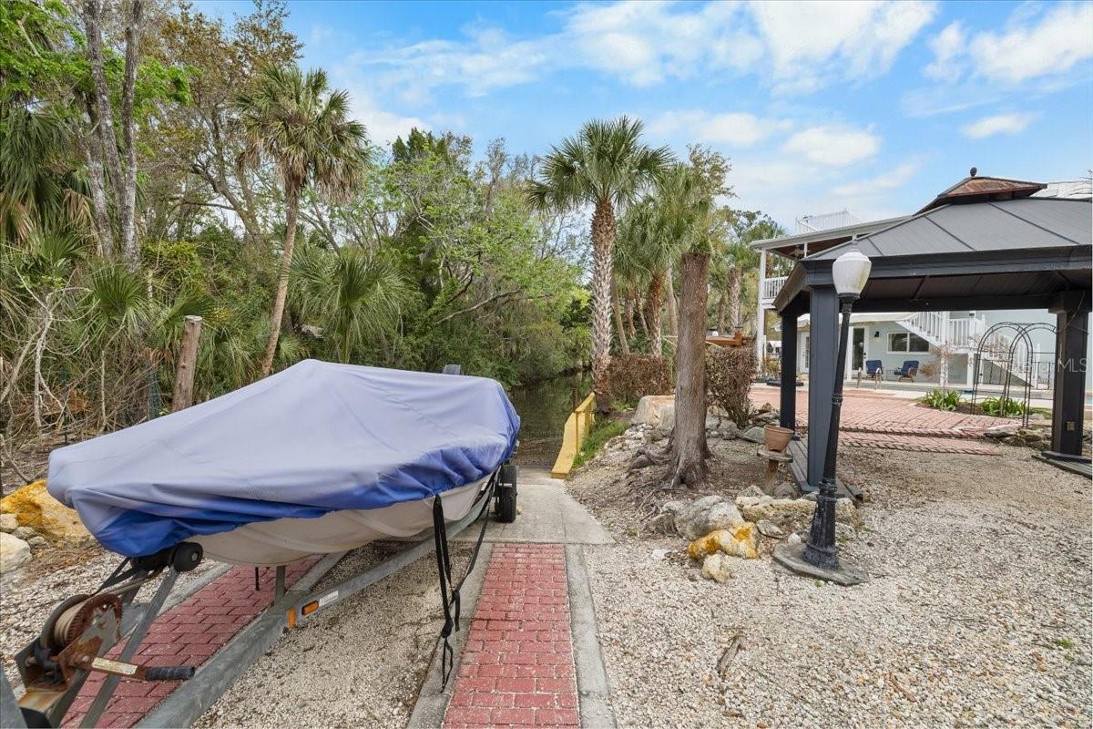 6093 AVENUE OF THE PALMS