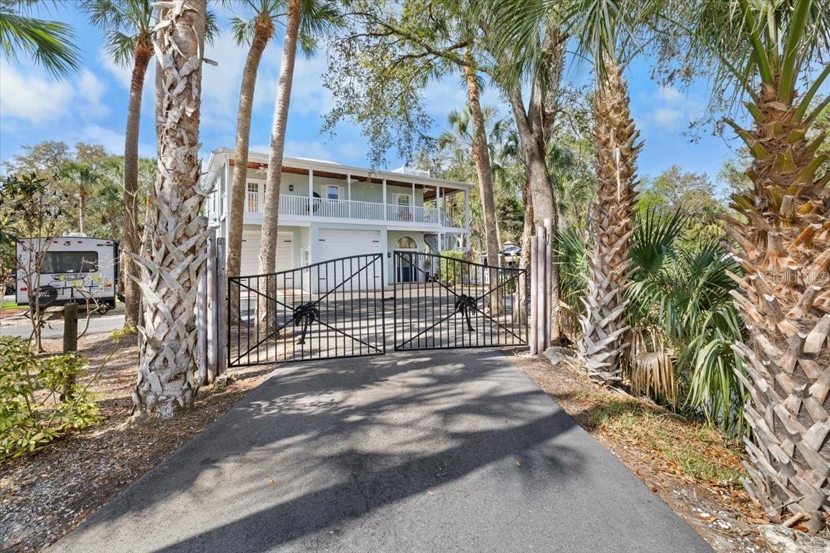 6093 AVENUE OF THE PALMS