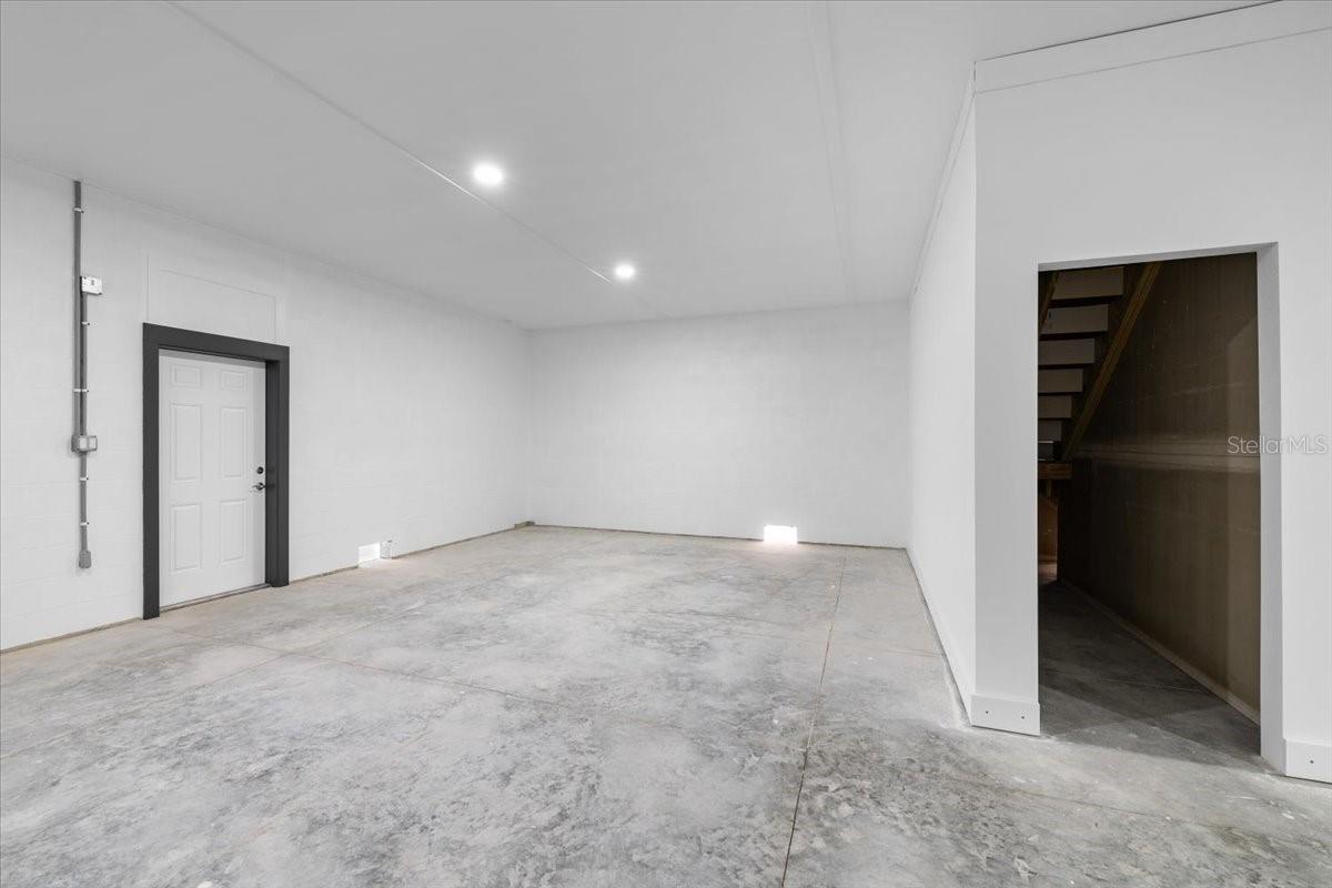 5056 OAK LEAF LN