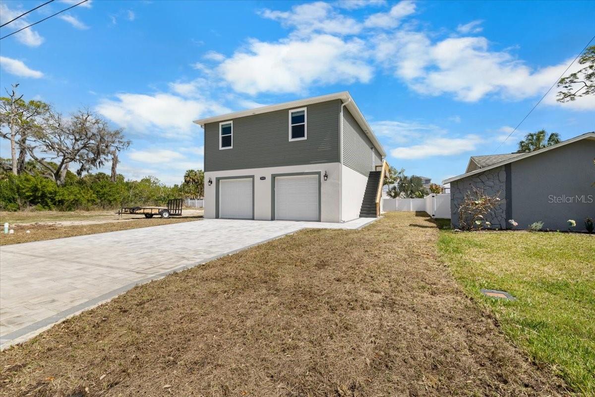 5056 OAK LEAF LN