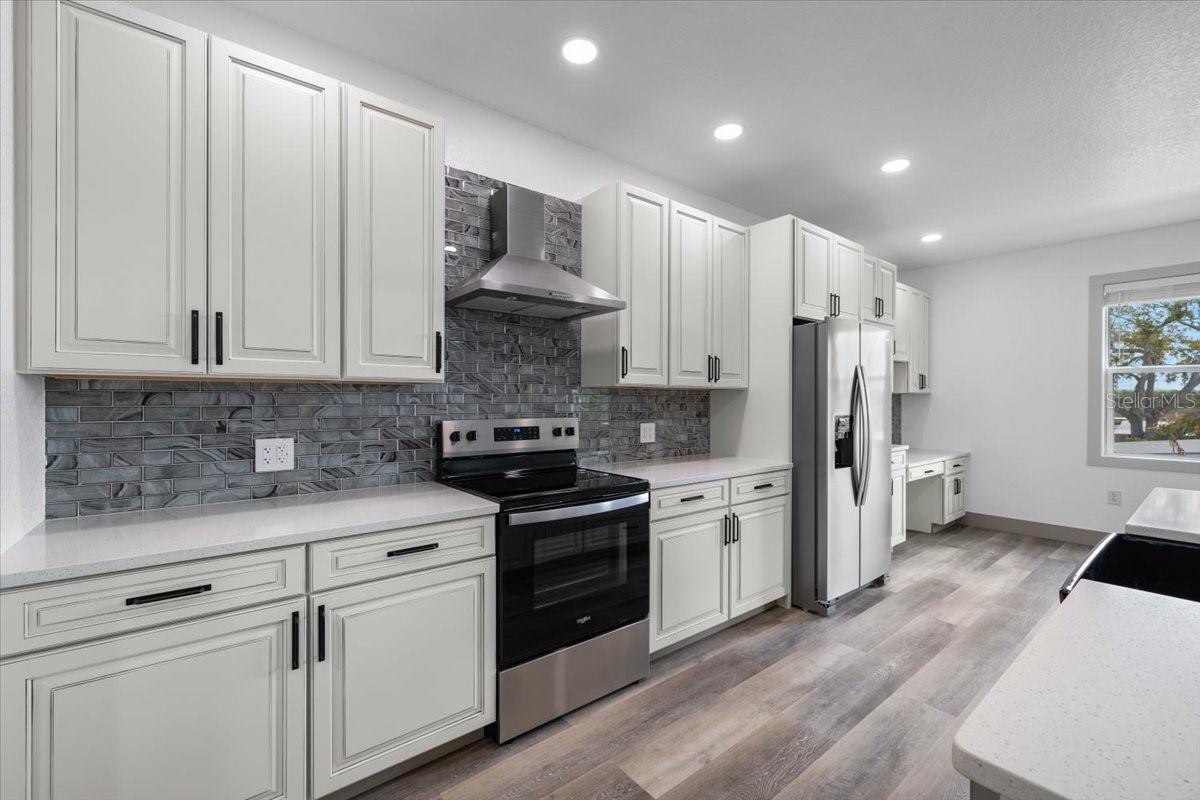 5056 OAK LEAF LN