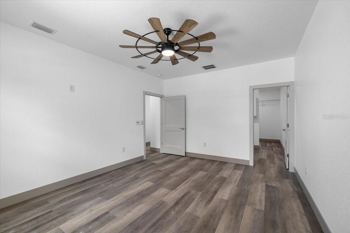 5056 OAK LEAF LN