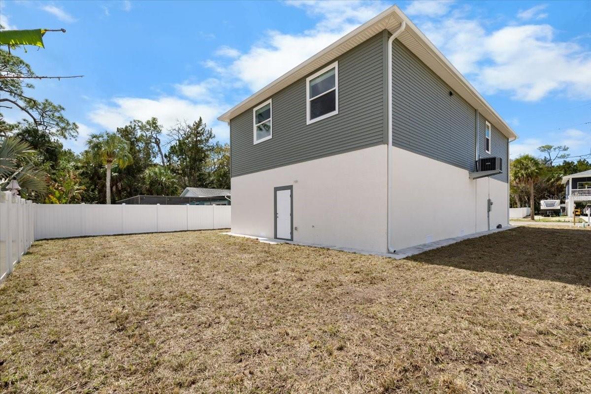 5056 OAK LEAF LN