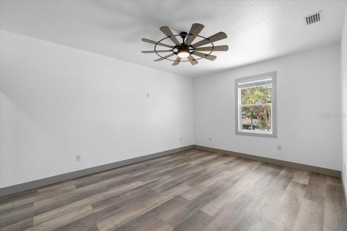 5056 OAK LEAF LN