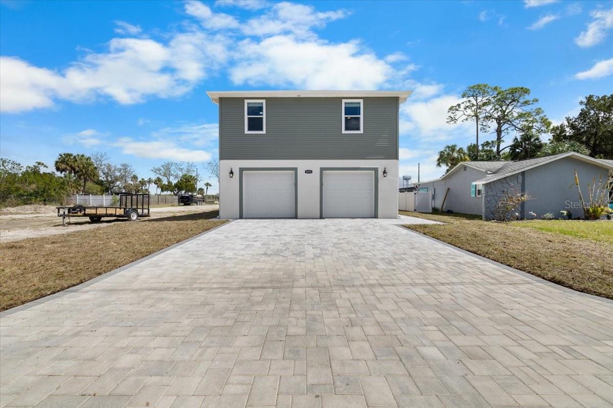 5056 OAK LEAF LN