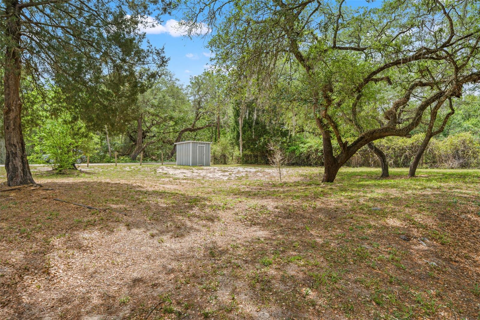 33013 ROUND TABLE RD