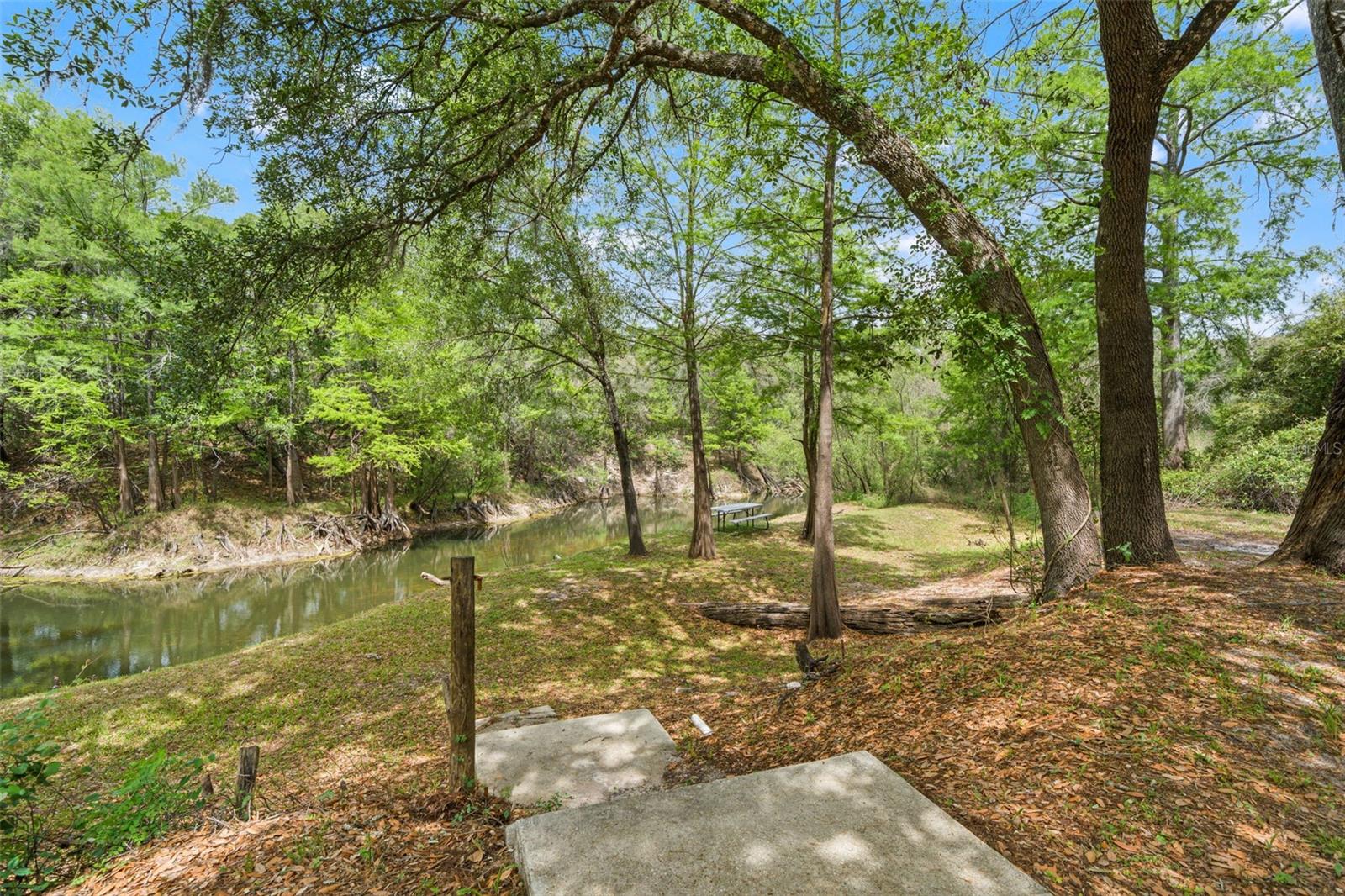 33013 ROUND TABLE RD
