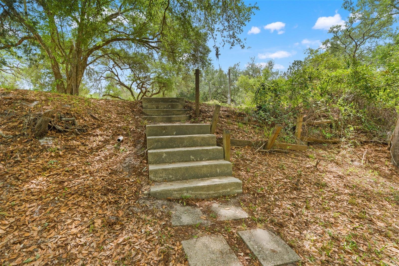 33013 ROUND TABLE RD