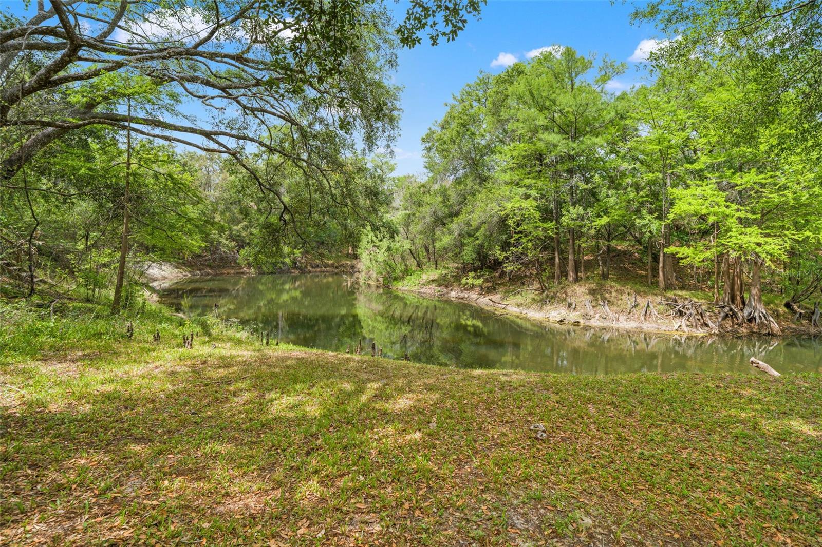 33013 ROUND TABLE RD