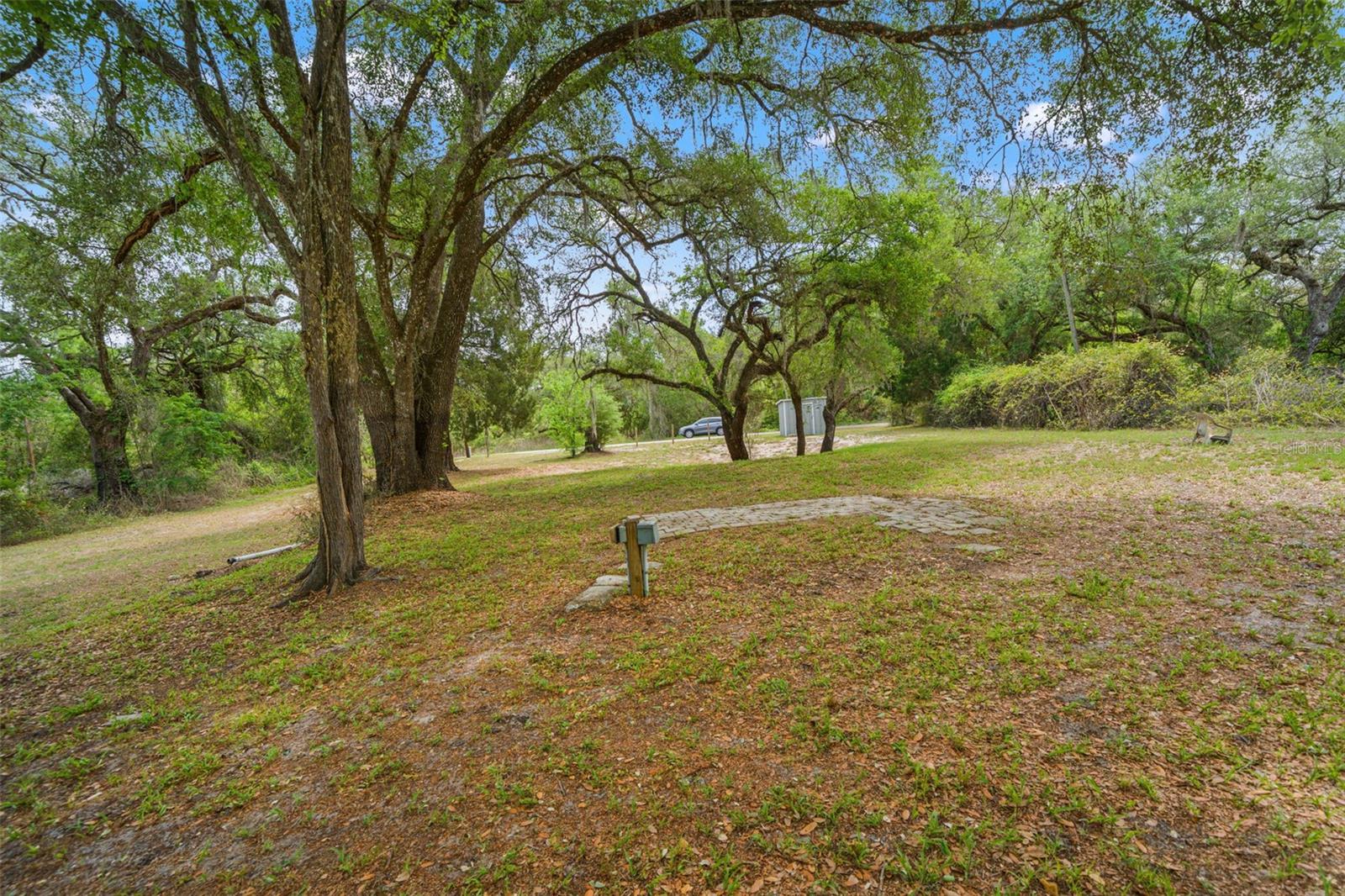 33013 ROUND TABLE RD