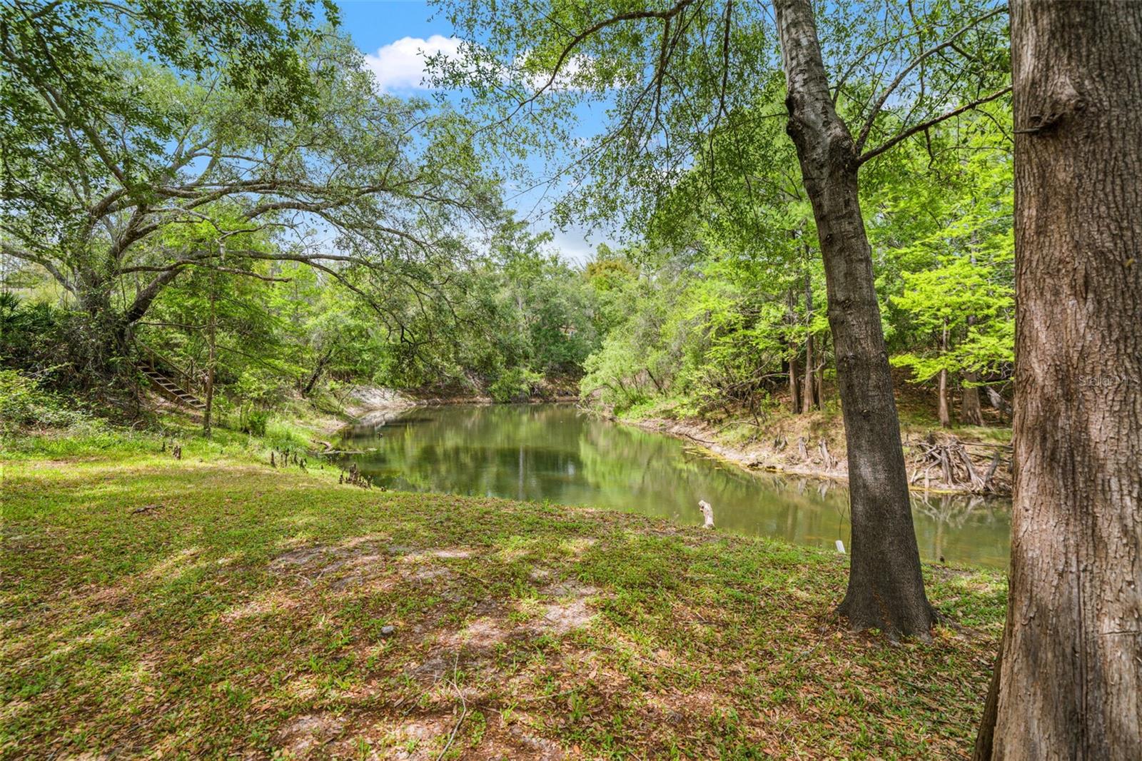 33013 ROUND TABLE RD