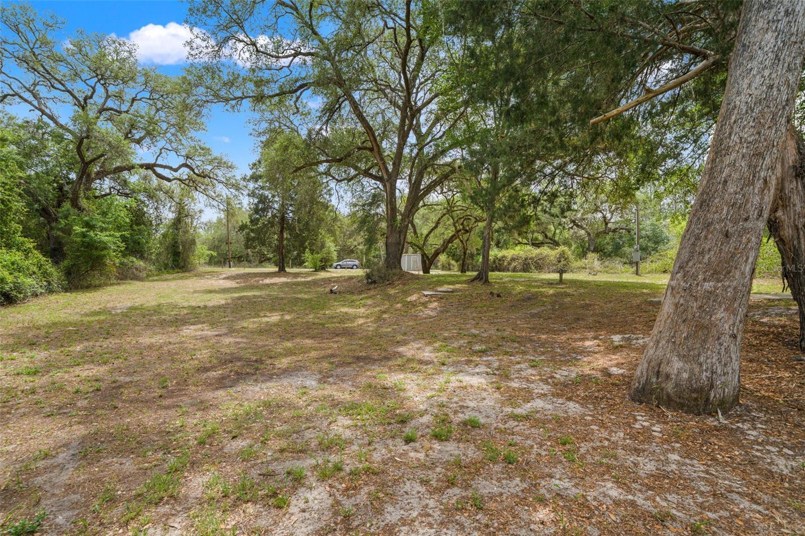 33013 ROUND TABLE RD