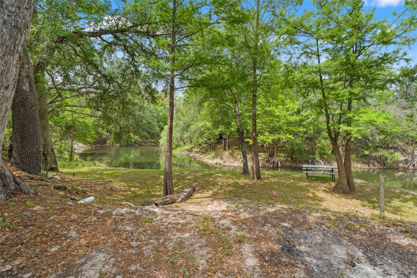33013 ROUND TABLE RD