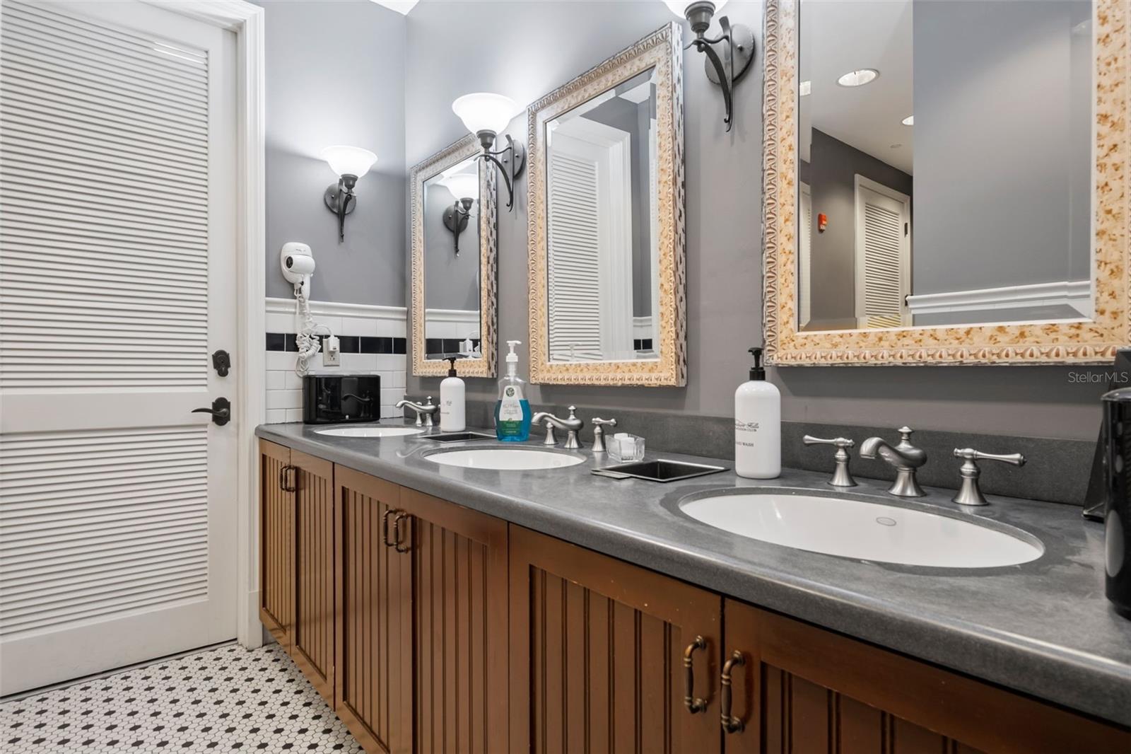 4661 SOUTHERN VALLEY LOOP