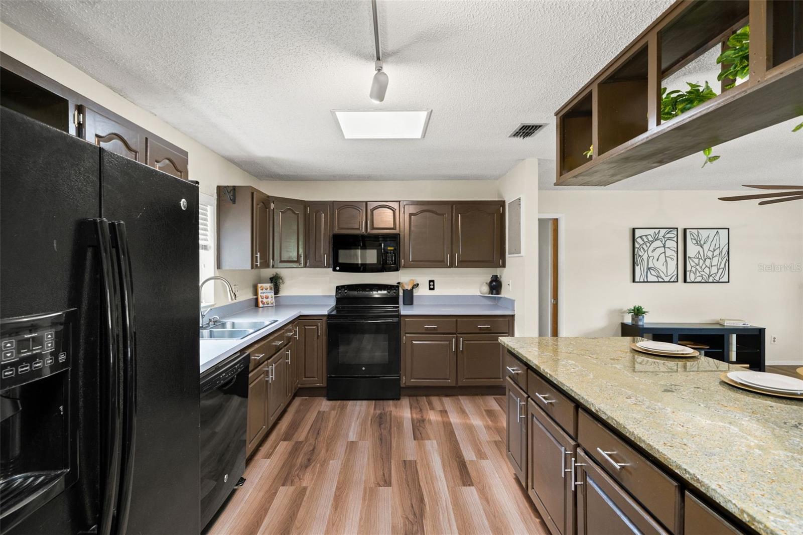 2111 HINSON RD