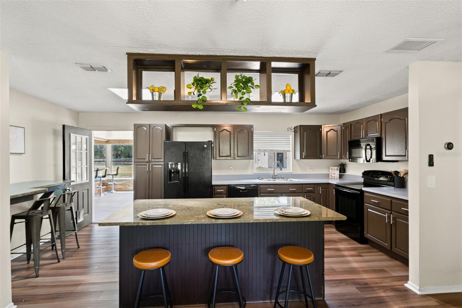 2111 HINSON RD