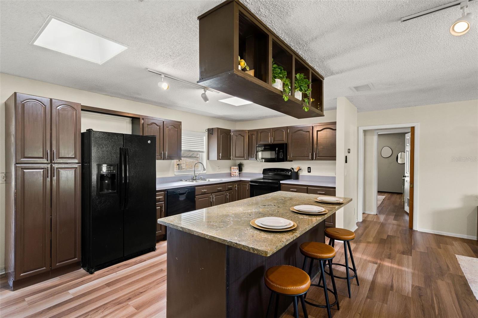 2111 HINSON RD