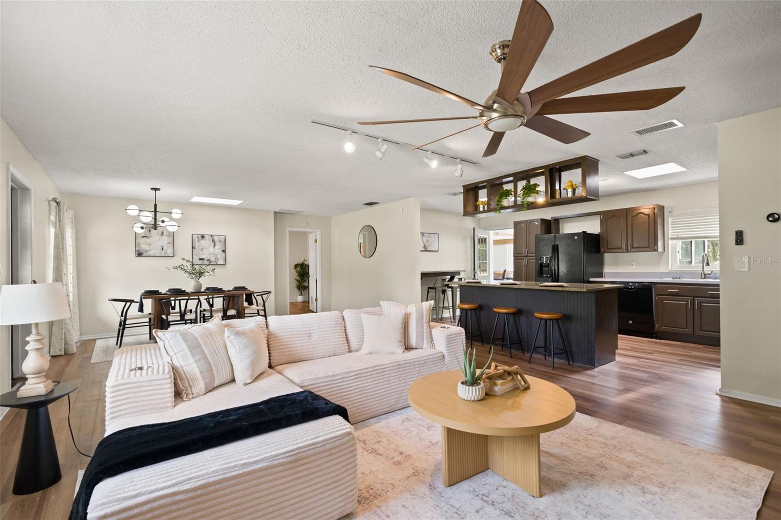 2111 HINSON RD