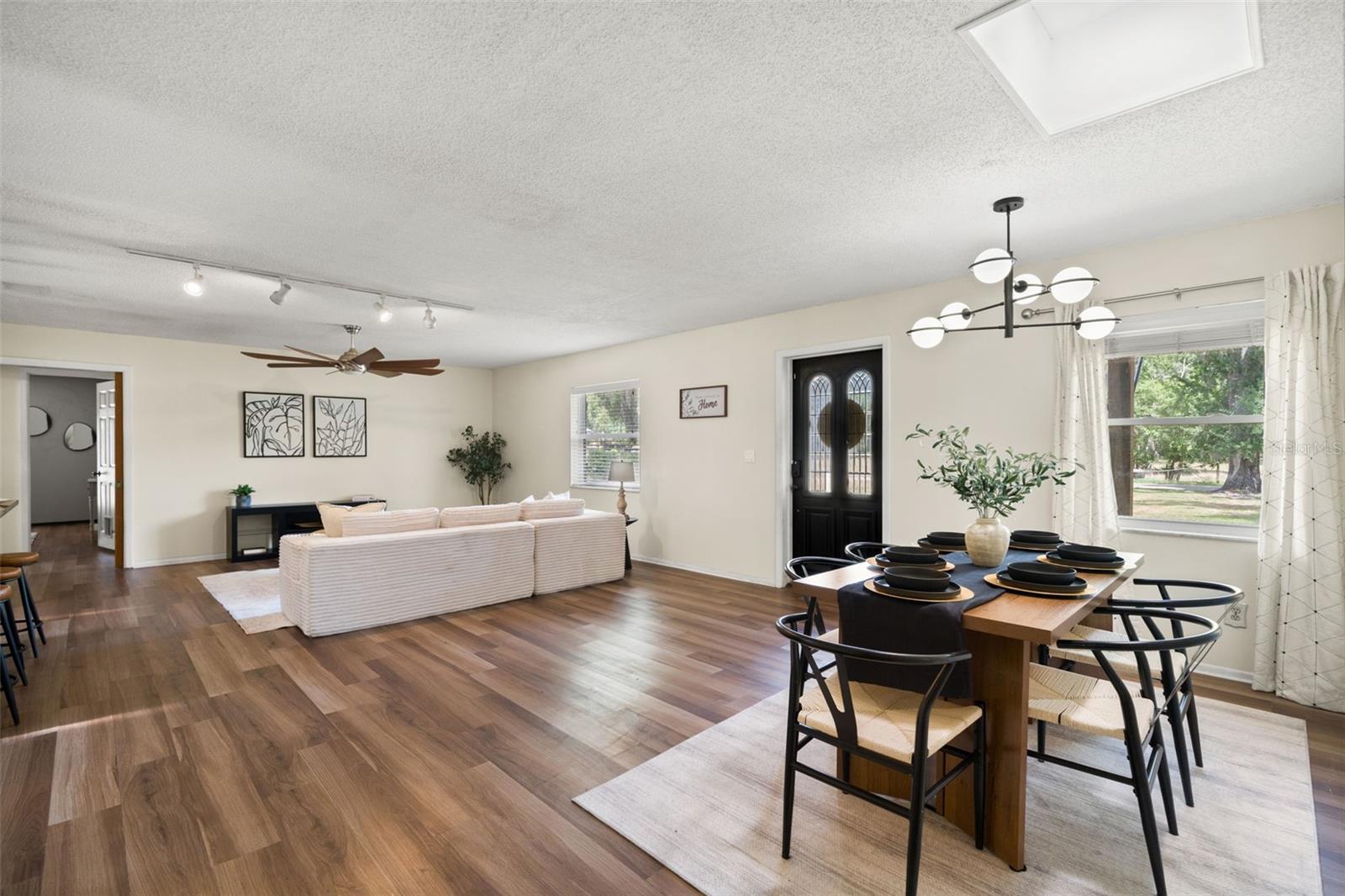 2111 HINSON RD