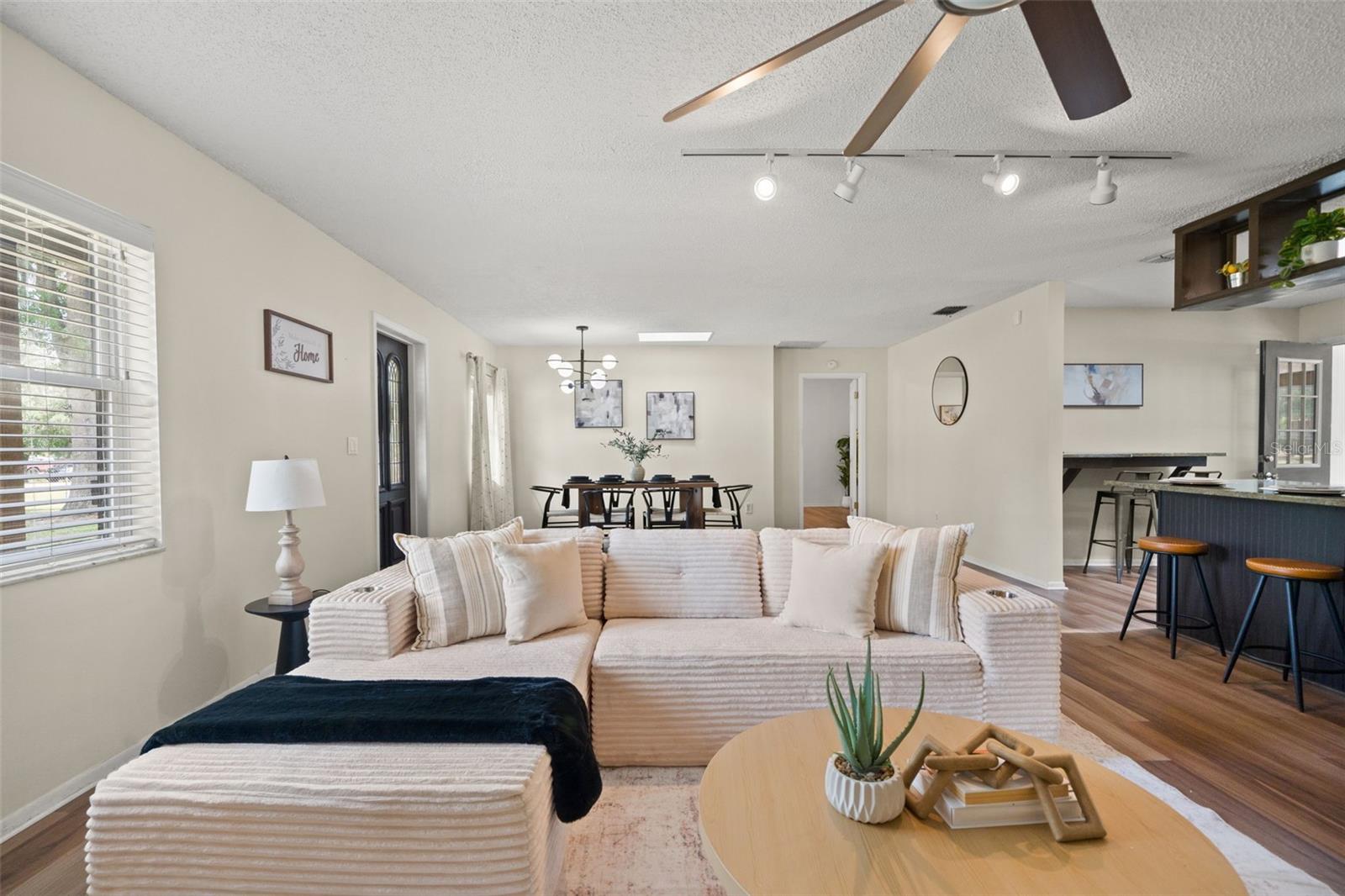 2111 HINSON RD
