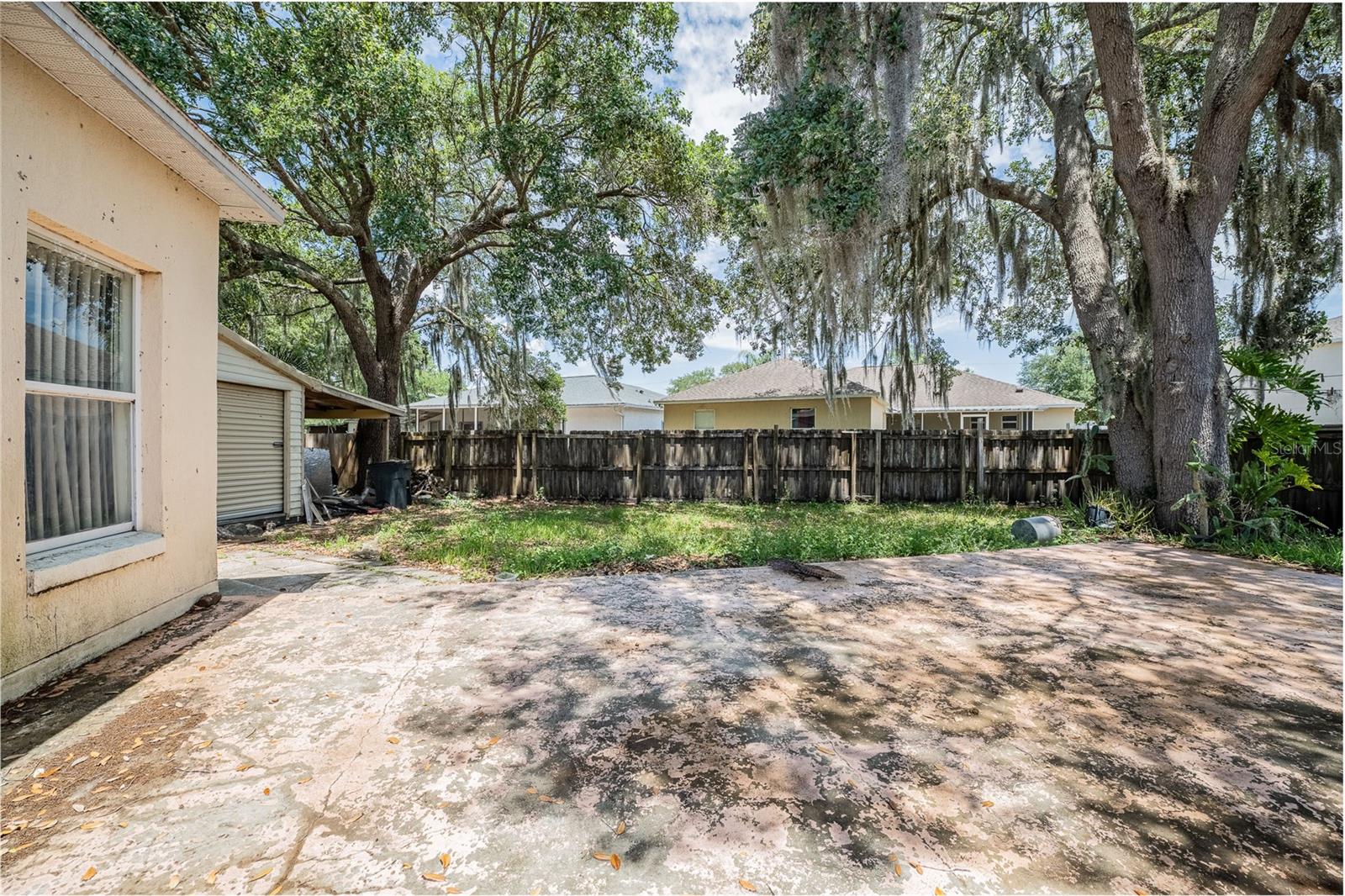 427 LARK CT