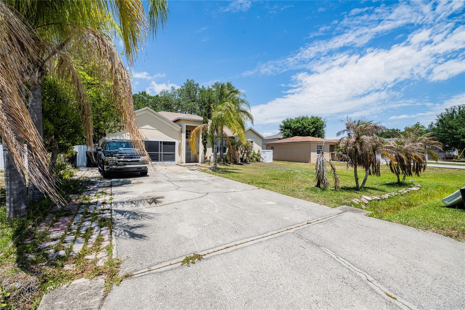427 LARK CT