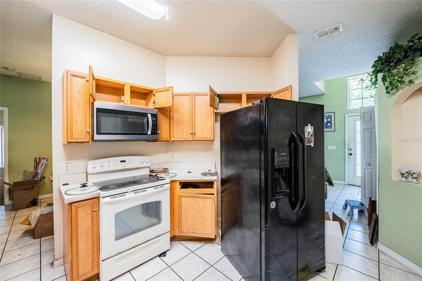 427 LARK CT