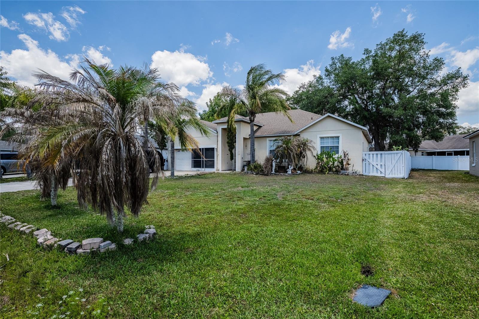 427 LARK CT