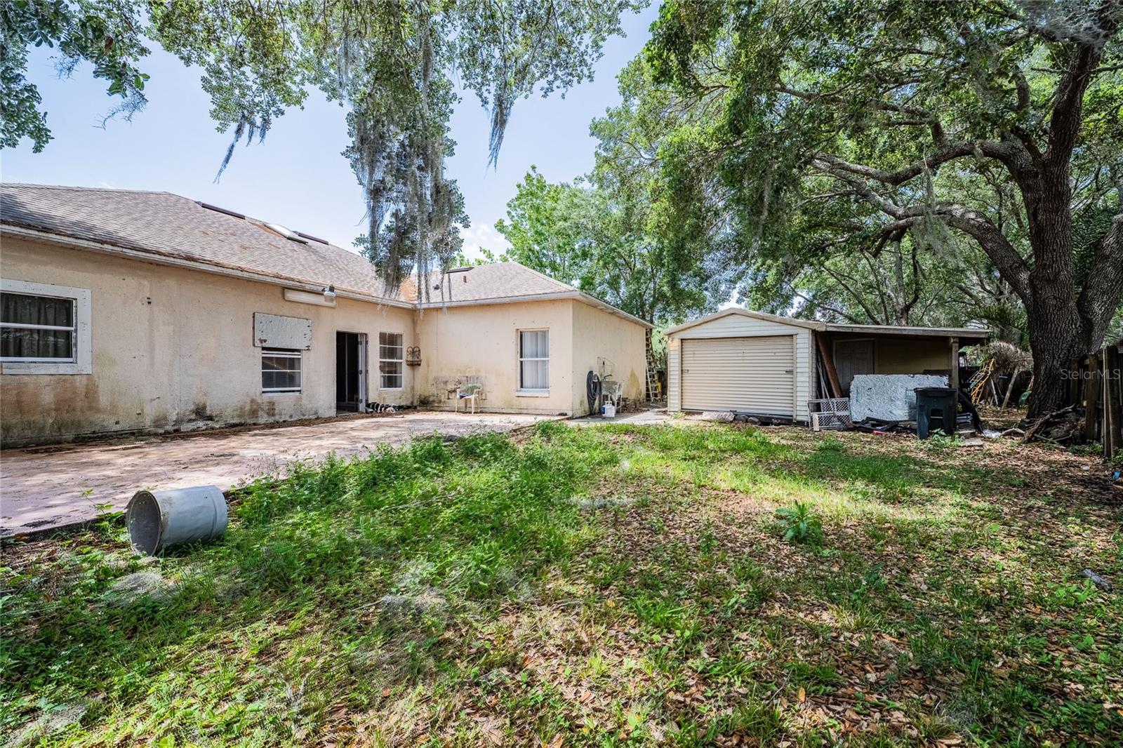 427 LARK CT