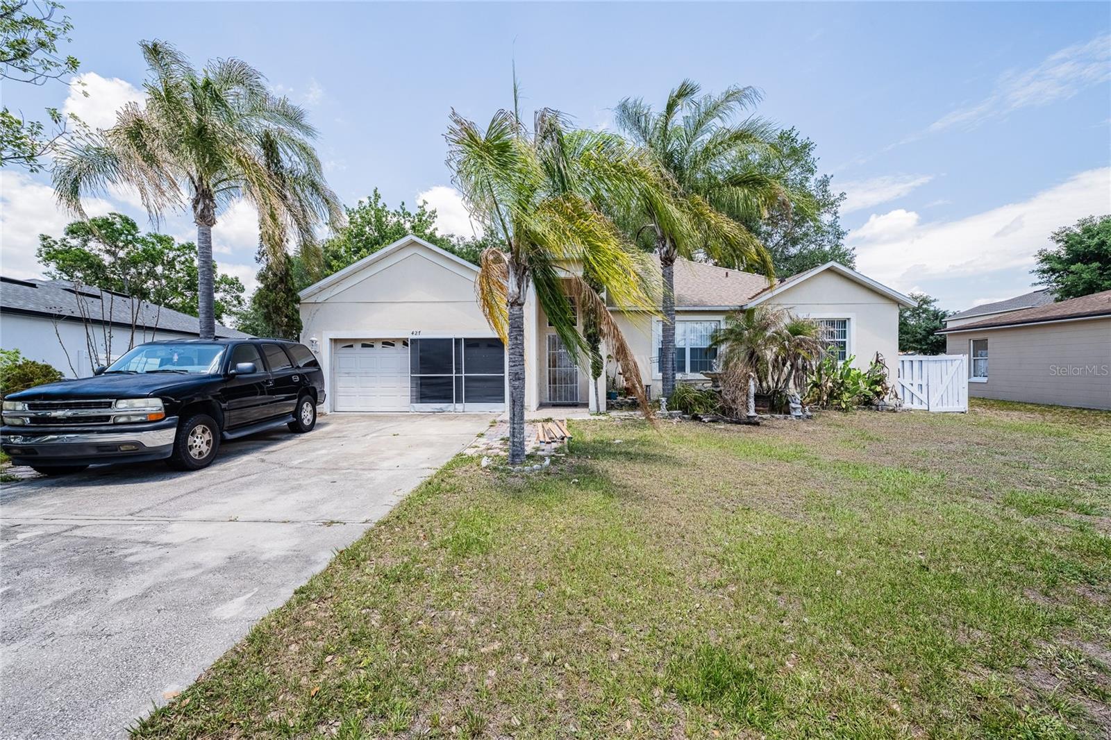427 LARK CT