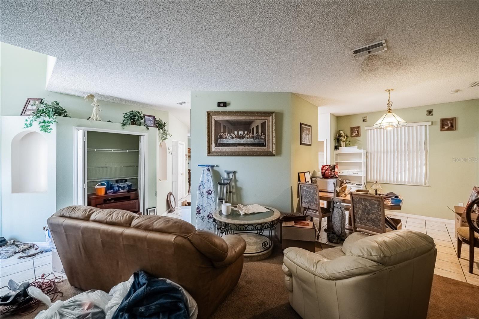 427 LARK CT