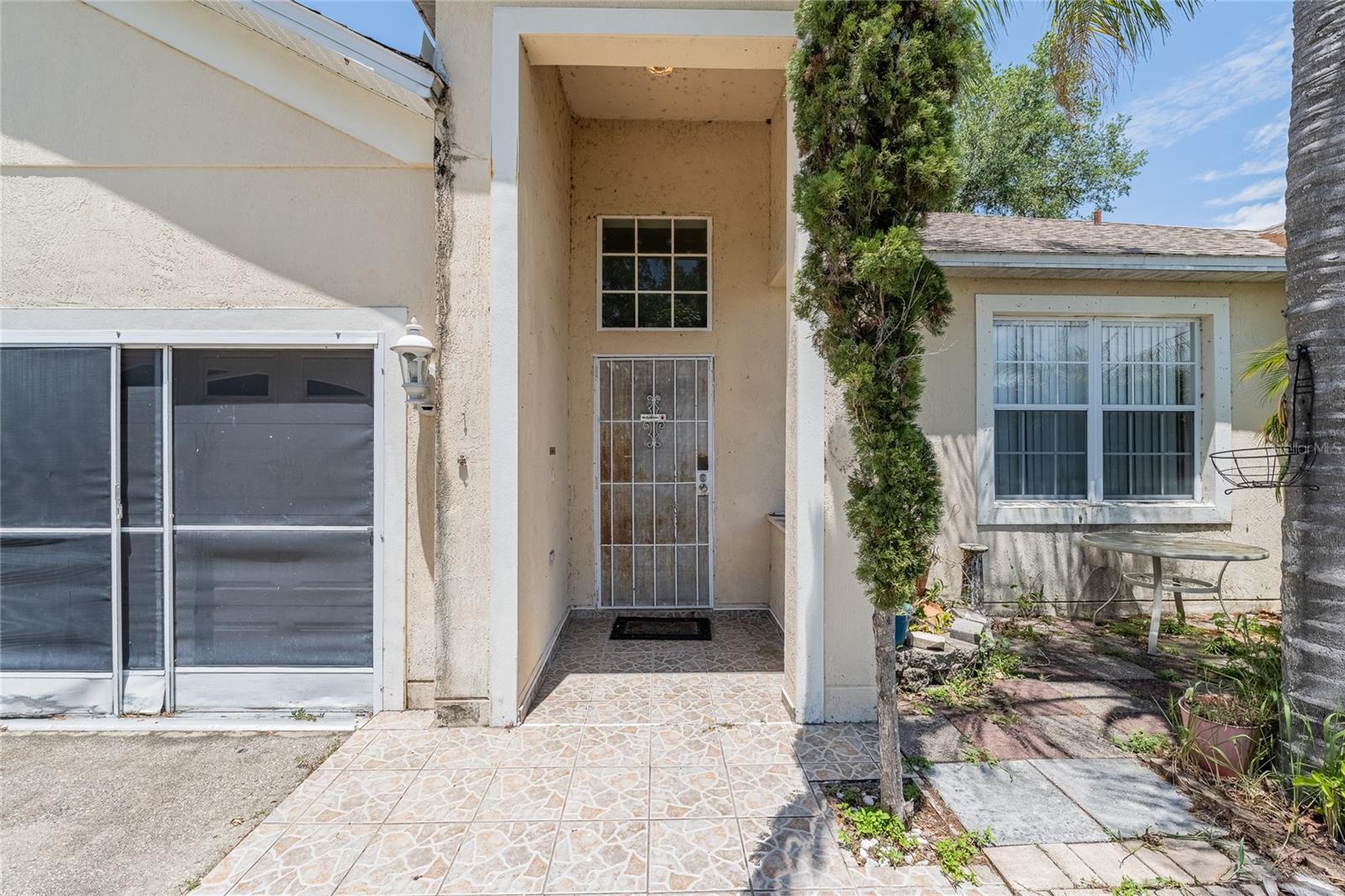 427 LARK CT